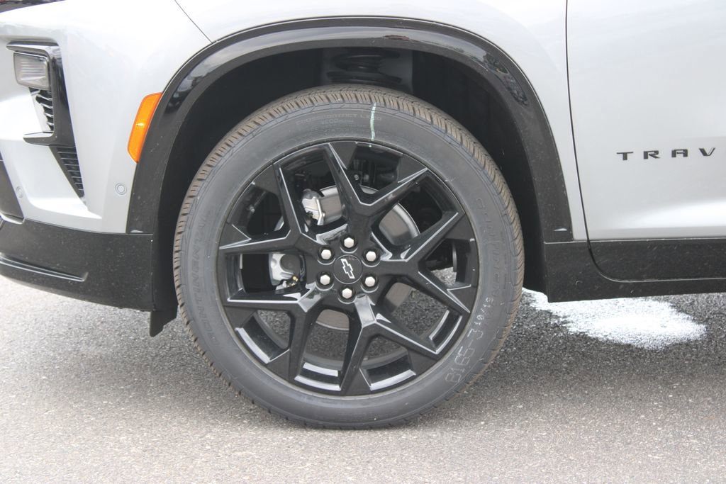 New 2026 Chevrolet Traverse RS w/ LPO, Floor Liner Package FWD image 19