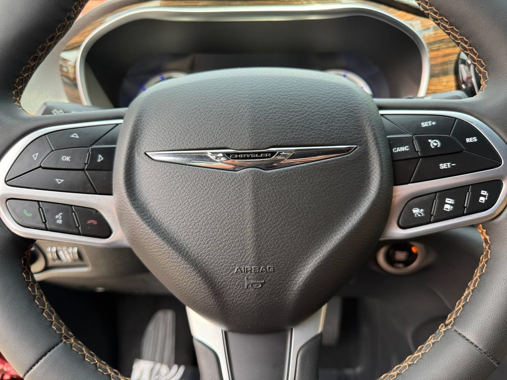 Used 2023 Chrysler Pacifica Pinnacle FWD image 22