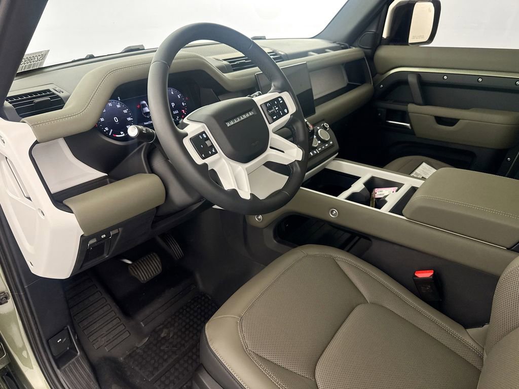 Used 2025 Land Rover Defender 110 S image 8