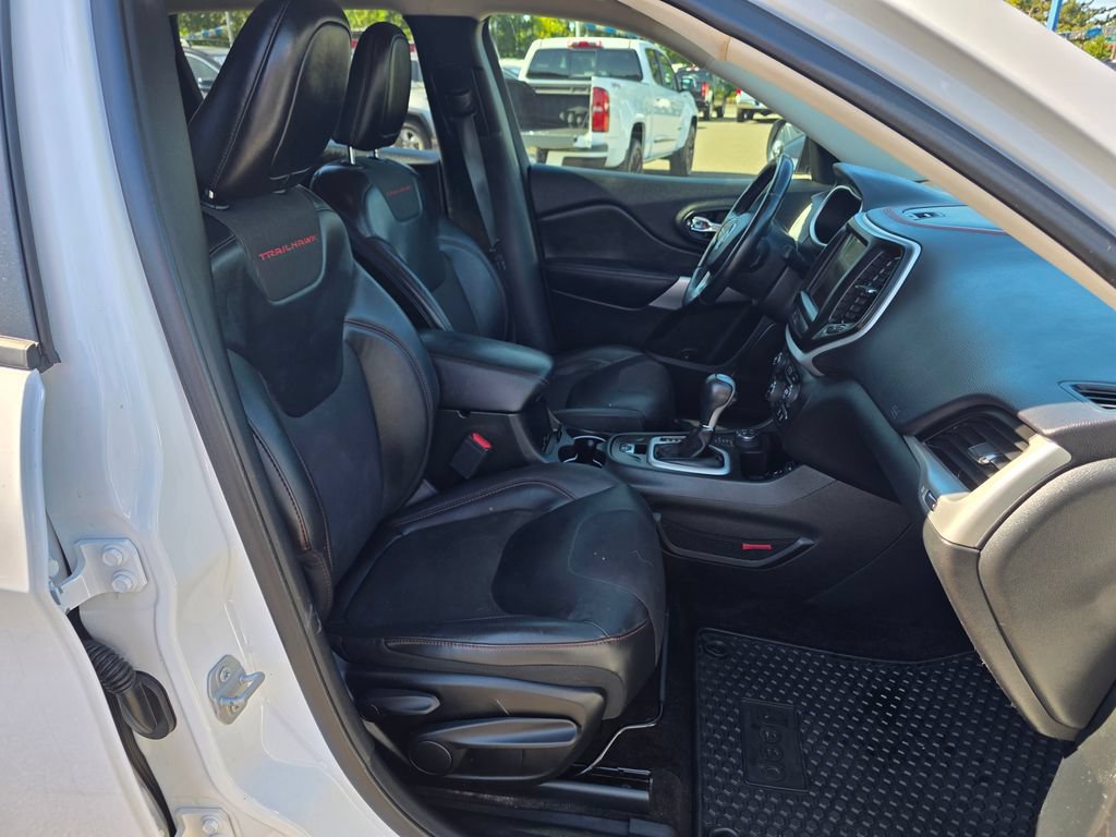 Used 2018 Jeep Cherokee Trailhawk AWD/4WD image 23