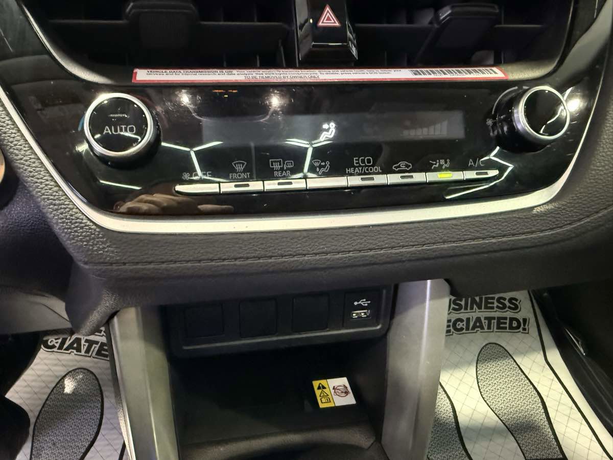 Used 2022 Toyota Corolla Cross LE w/ Moonroof Package image 25
