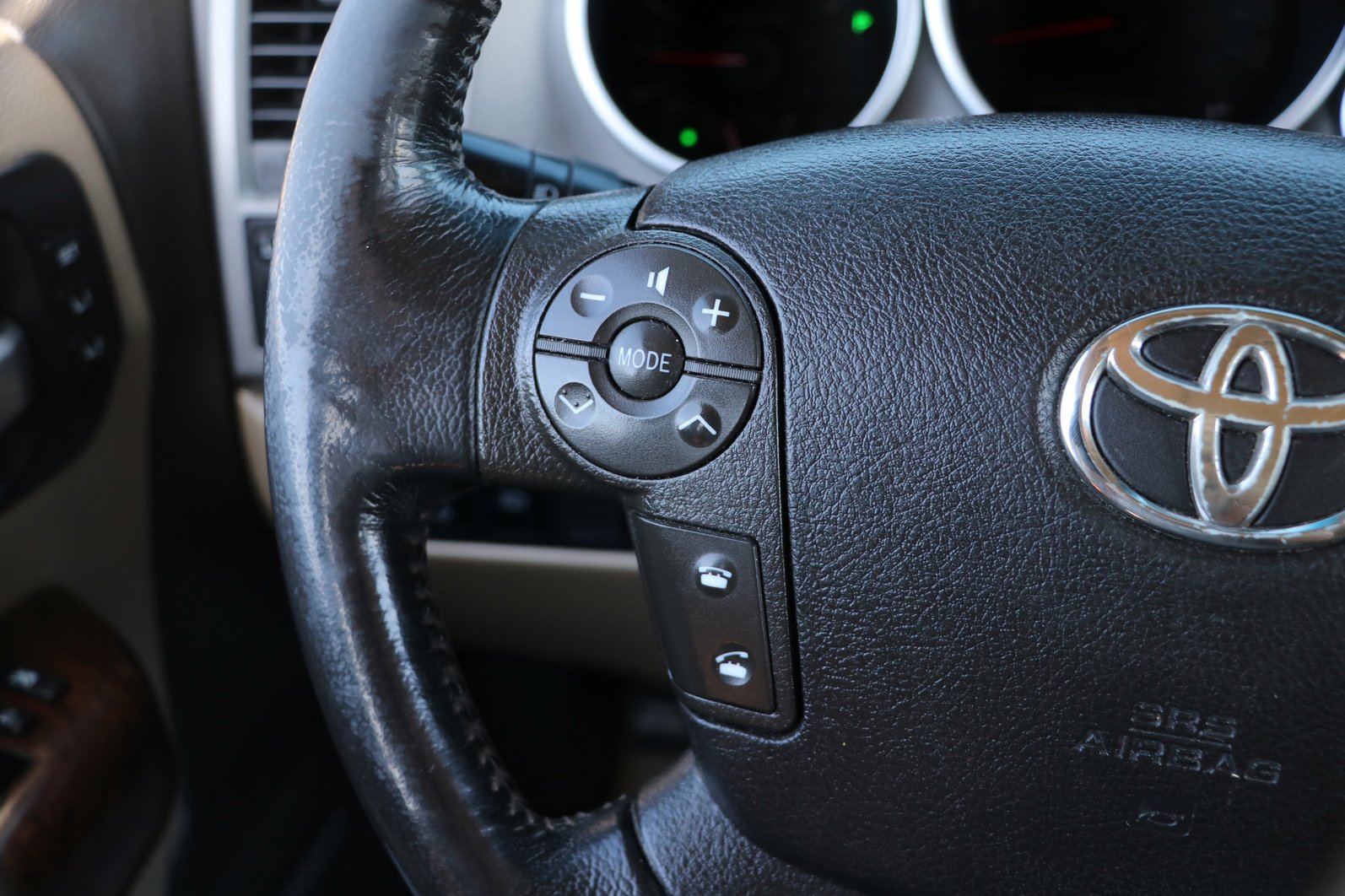 Used 2010 Toyota Sequoia Platinum RWD image 18