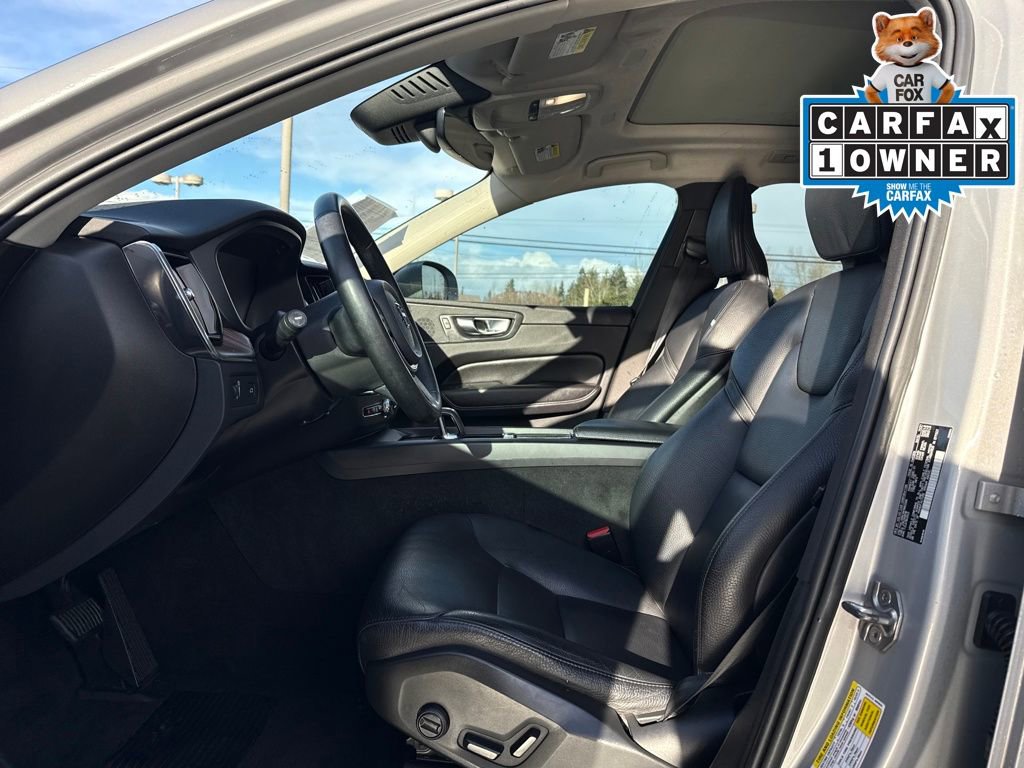 Used 2022 Volvo XC60 B5 Momentum image 11