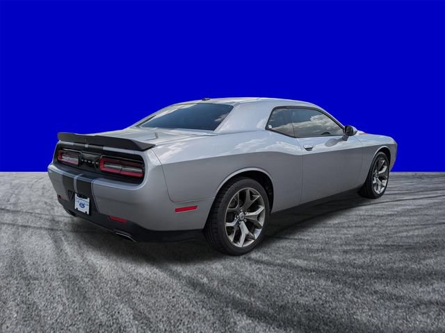 Used 2017 Dodge Challenger SXT RWD image 4