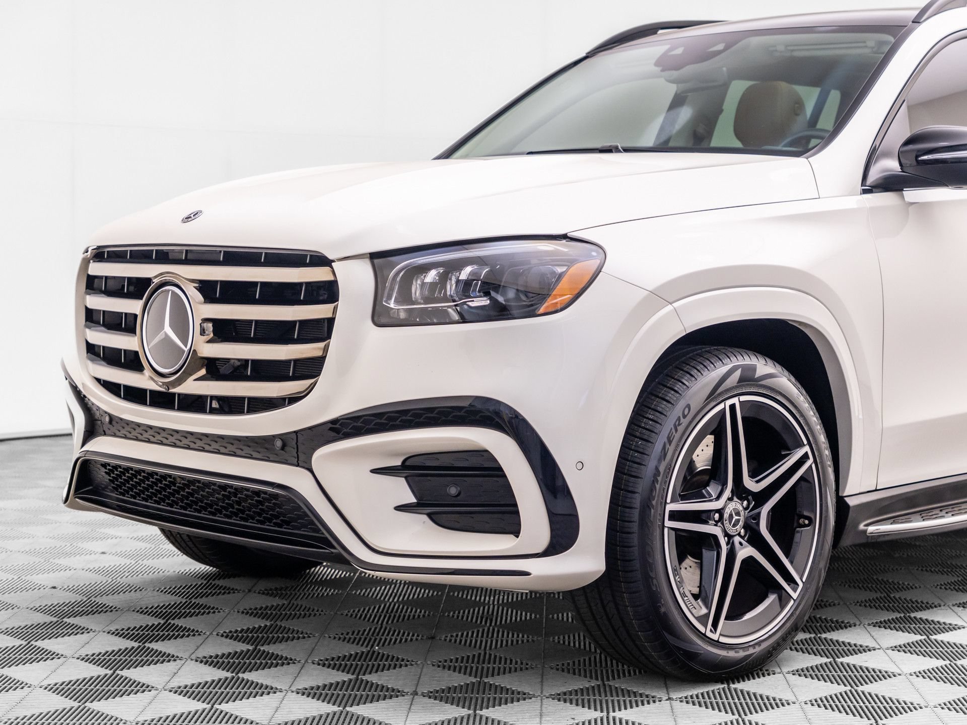 Used 2024 Mercedes-Benz GLS 450 4MATIC image 39