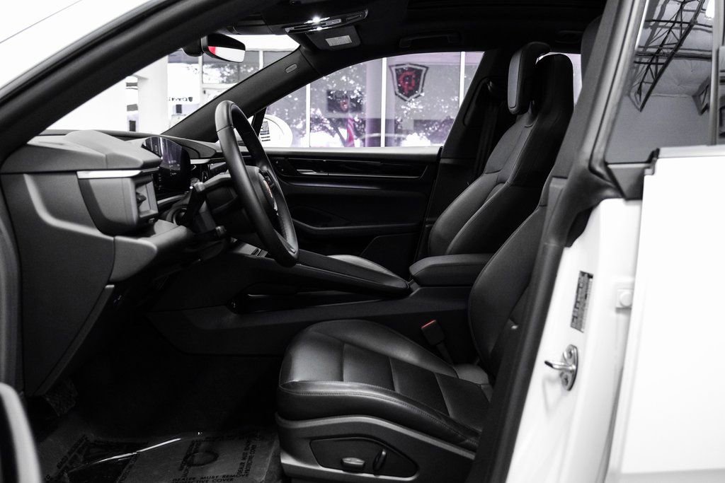 Used 2024 Porsche Macan 4 Electric image 4