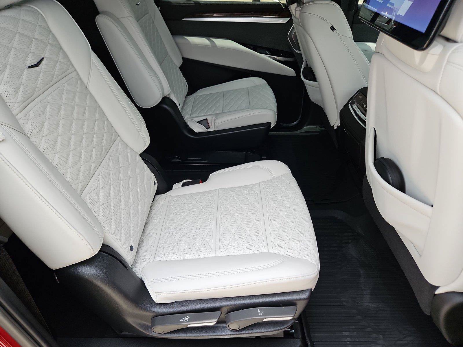 New 2026 Cadillac Escalade ESV Platinum Sport w/ LPO, ONYX Package AWD/4WD image 30