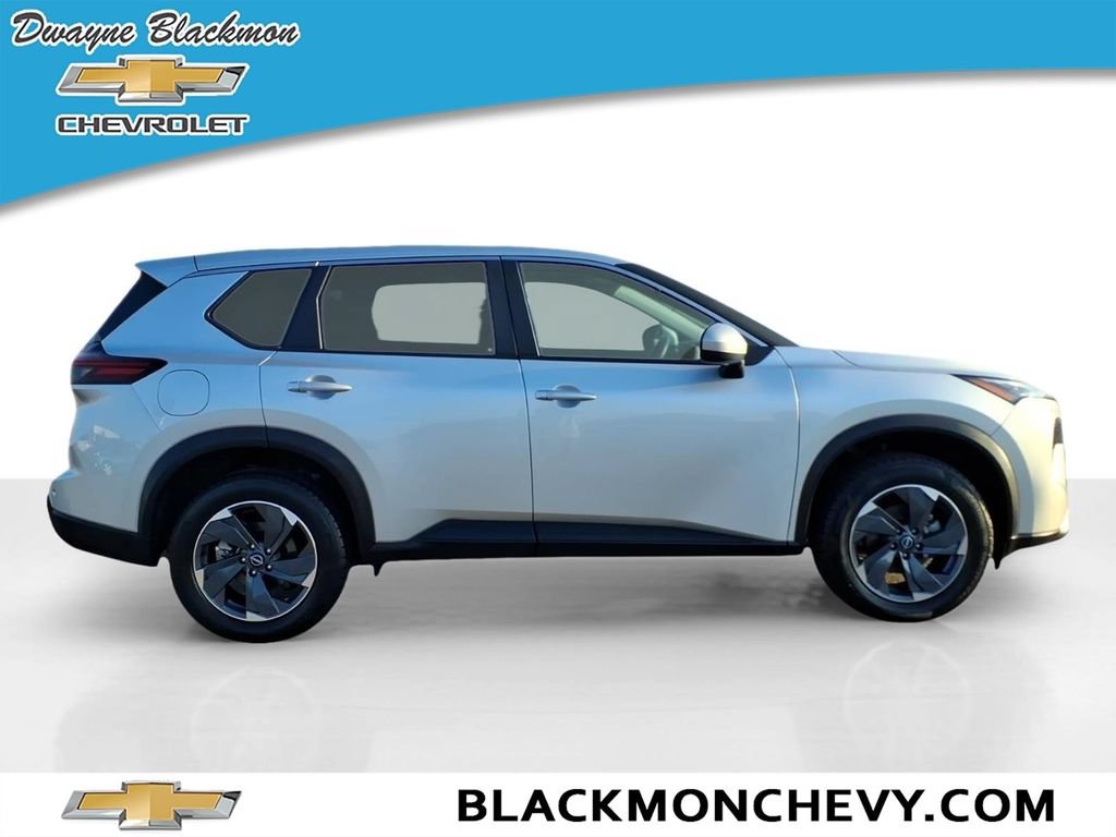 Used 2025 Nissan Rogue SV FWD image 2