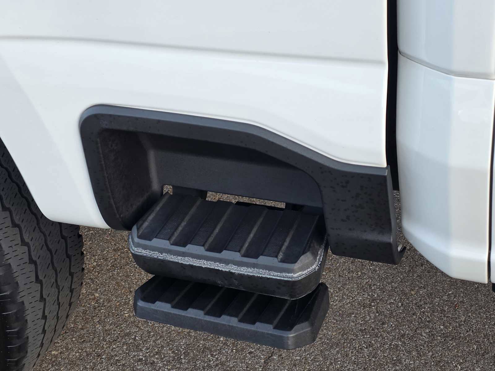 Used 2024 Ford F350 Limited w/ FX4 Off-Road Package image 53