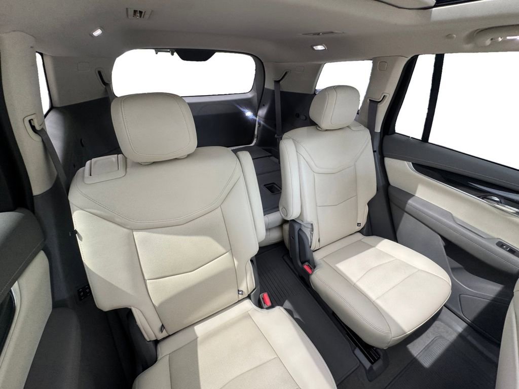 Used 2024 Cadillac XT6 Premium Luxury w/ Technology Package FWD image 17