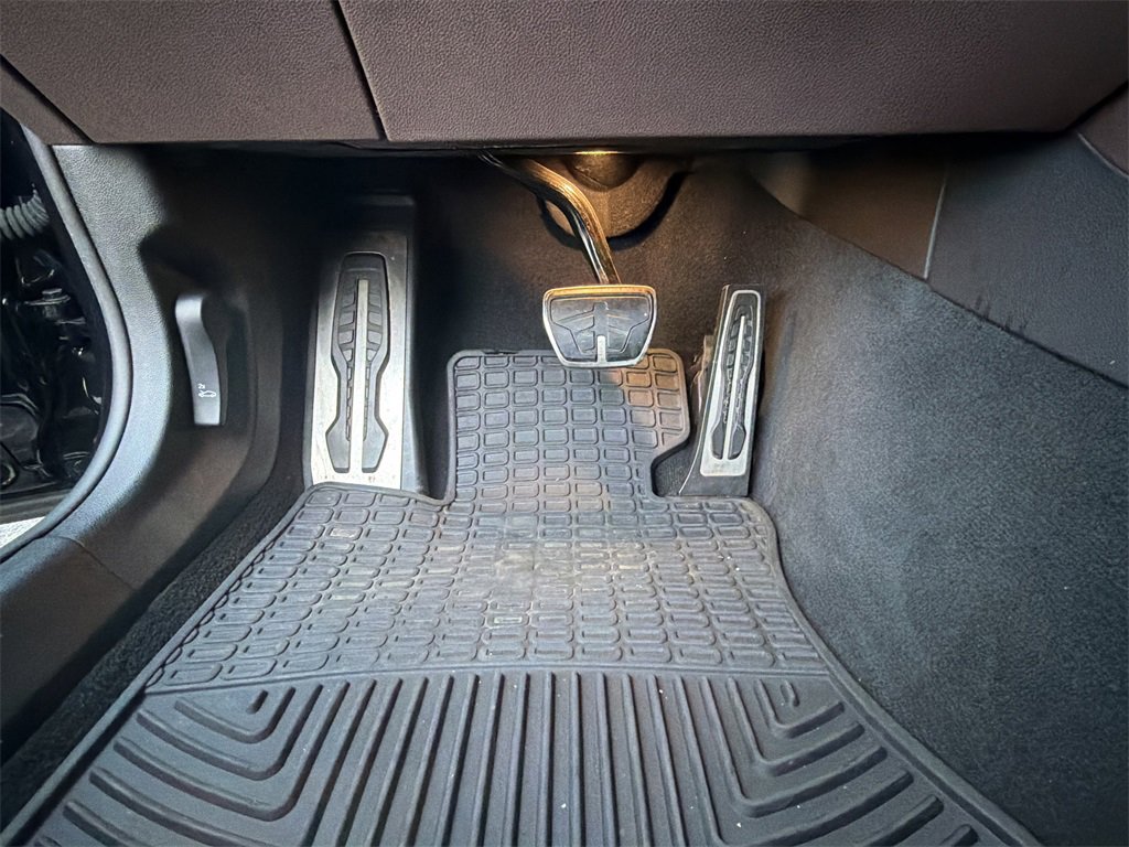 Used 2018 BMW 540i xDrive w/ M Sport Package image 23