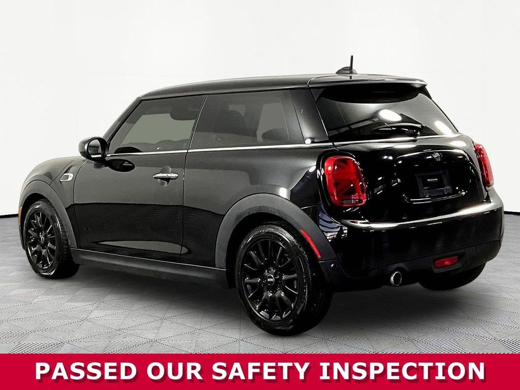 Used 2021 MINI Cooper 2-Door Hardtop w/ Premium Package FWD image 4
