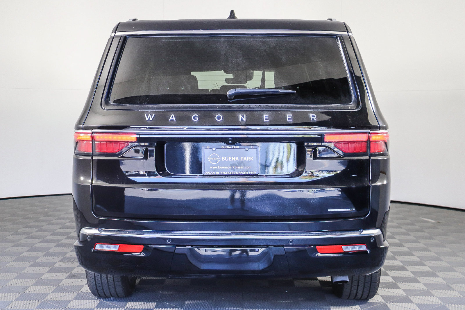 Used 2024 Jeep Wagoneer L Series II w/ Flexible Seating Group AWD/4WD image 7