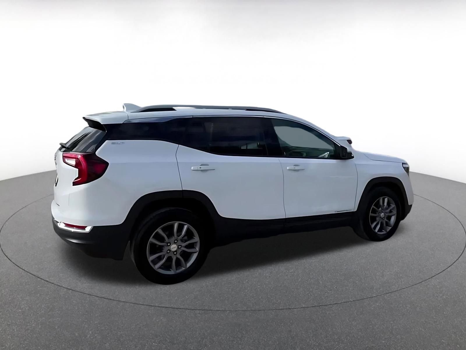 Used 2024 GMC Terrain SLT AWD/4WD image 14