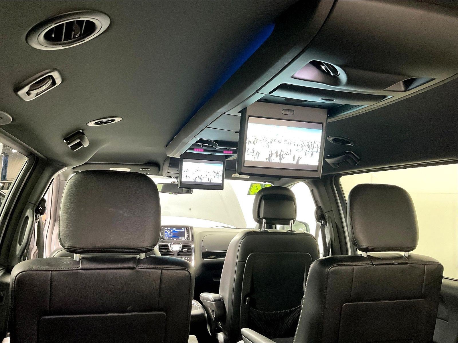 Used 2014 Chrysler Town & Country S FWD image 36