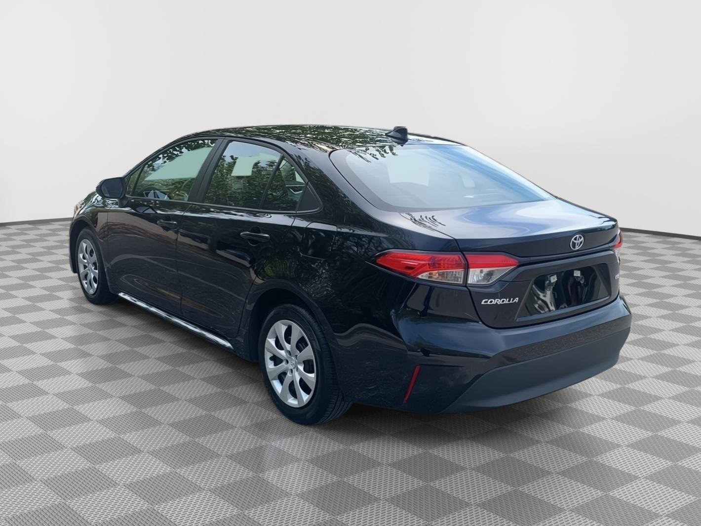 Used 2025 Toyota Corolla LE FWD image 3