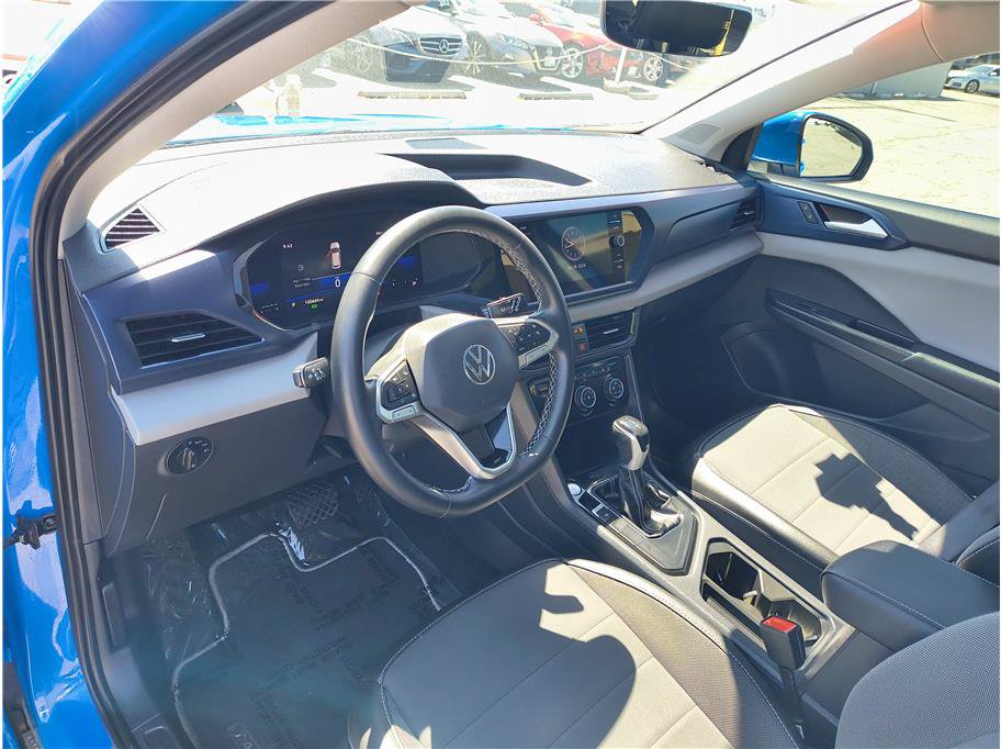 Used 2023 Volkswagen Taos SE FWD image 5