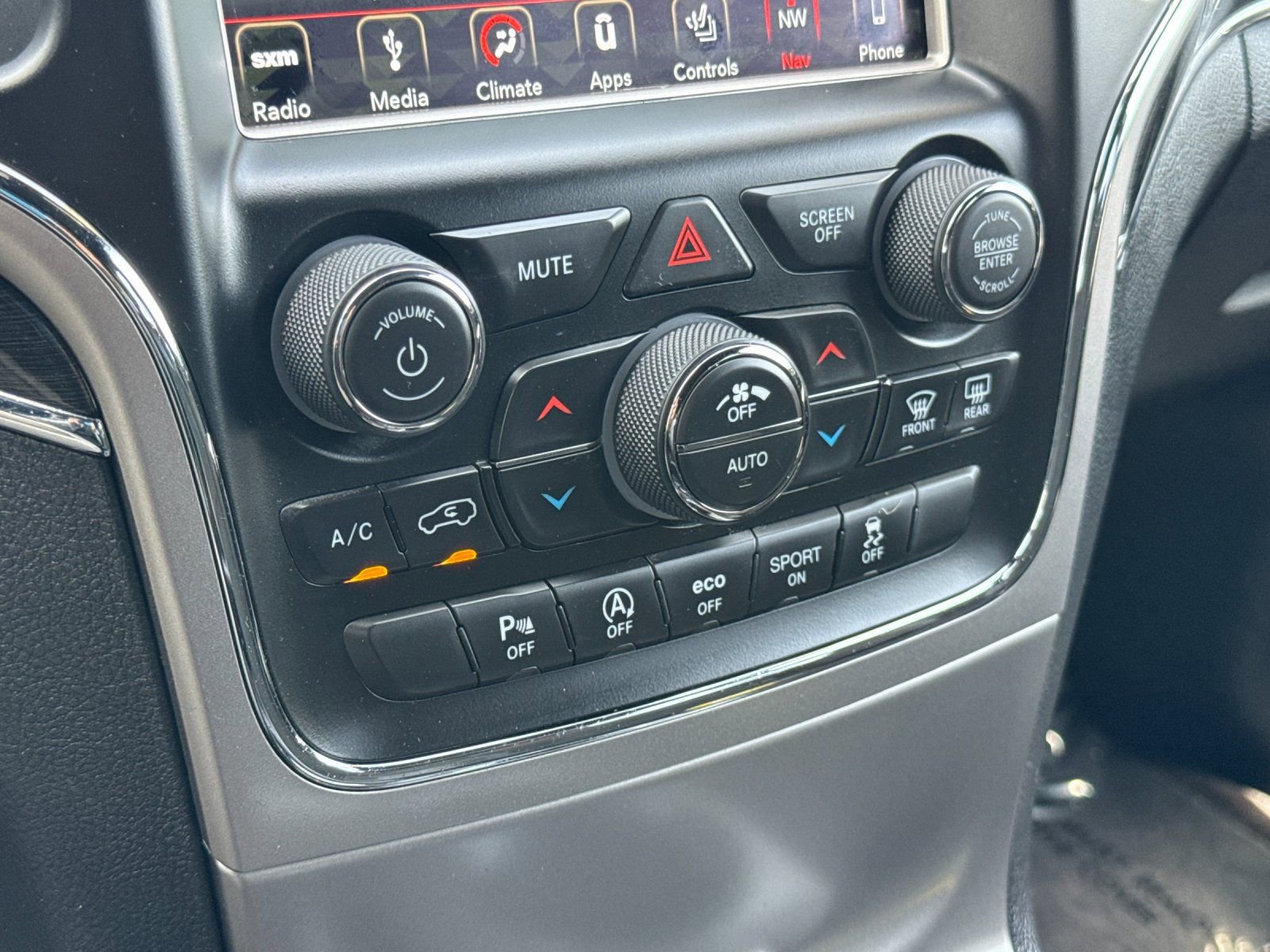 Used 2018 Jeep Grand Cherokee Trailhawk AWD/4WD image 24