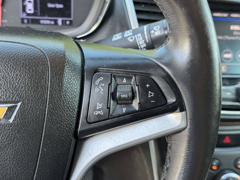 Used 2020 Chevrolet Trax LT w/ LT Convenience Package FWD image 12