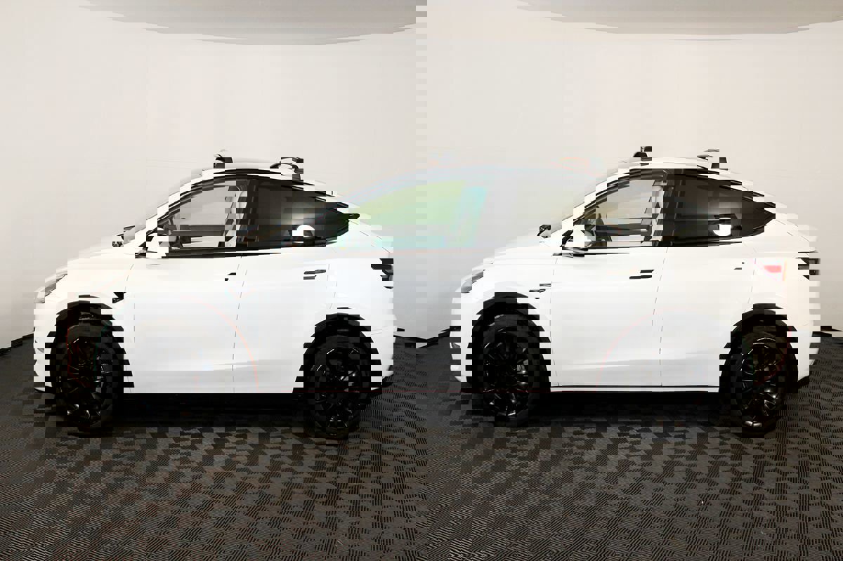 Used 2020 Tesla Model Y Long Range image 12