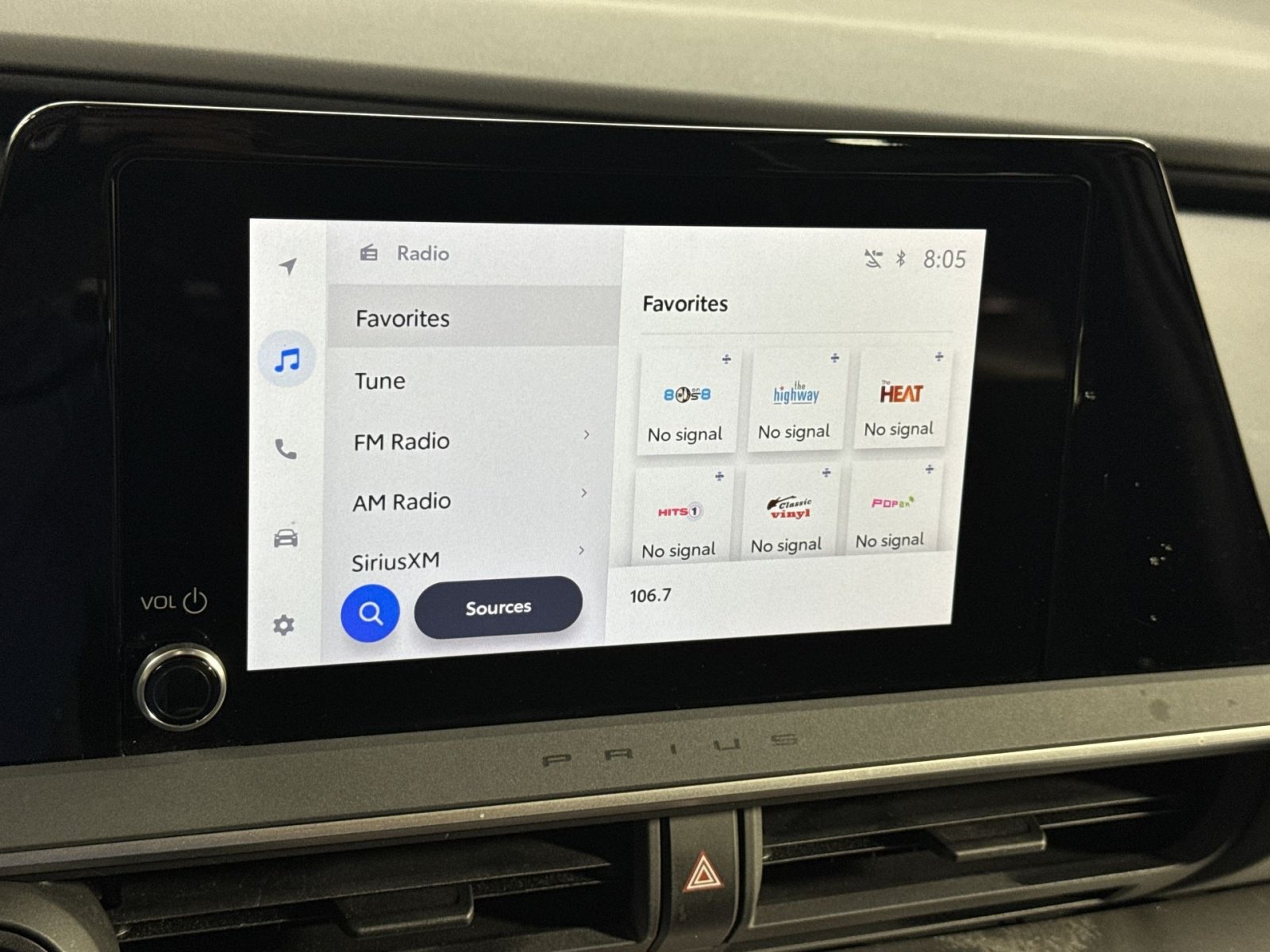 Used 2025 Toyota Prius LE FWD image 30