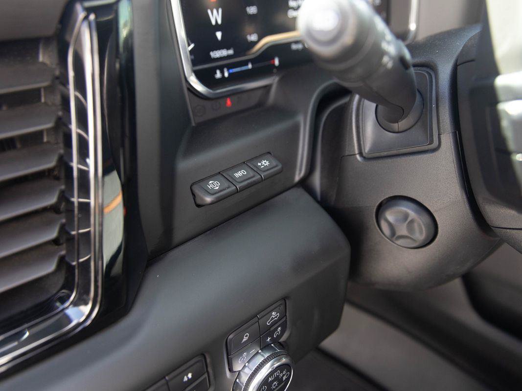 Used 2024 GMC Sierra 1500 AT4 w/ Technology Package AWD/4WD image 23