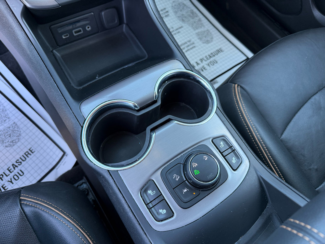 Used 2023 GMC Terrain AT4 image 9