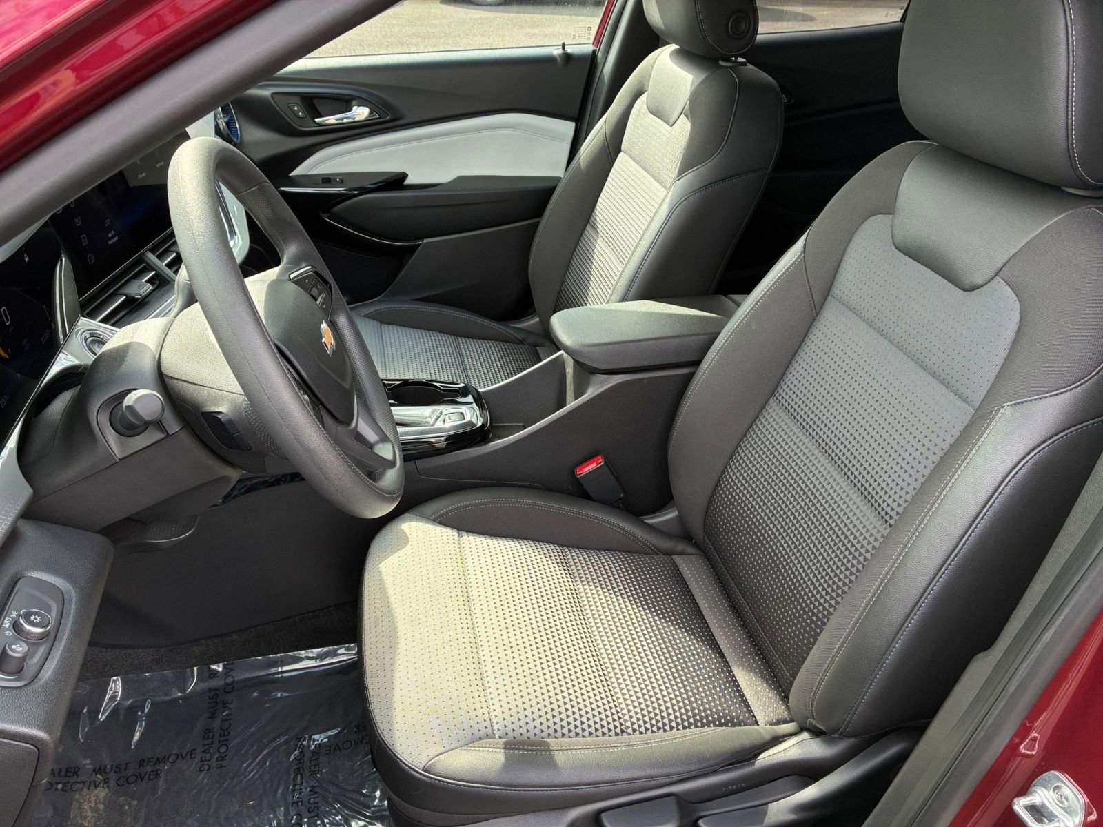 Used 2025 Chevrolet Trax LT FWD image 35