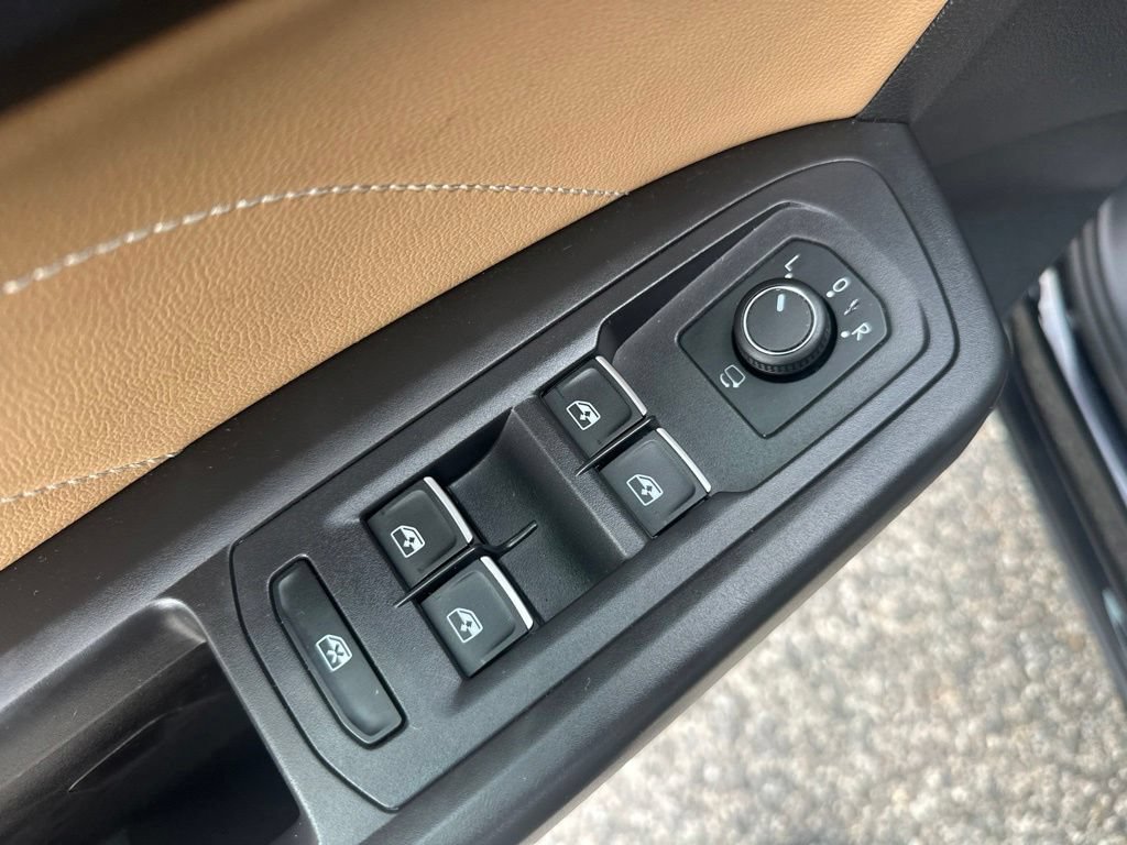 Used 2023 Volkswagen Atlas Cross Sport SEL Premium R-Line AWD/4WD image 15