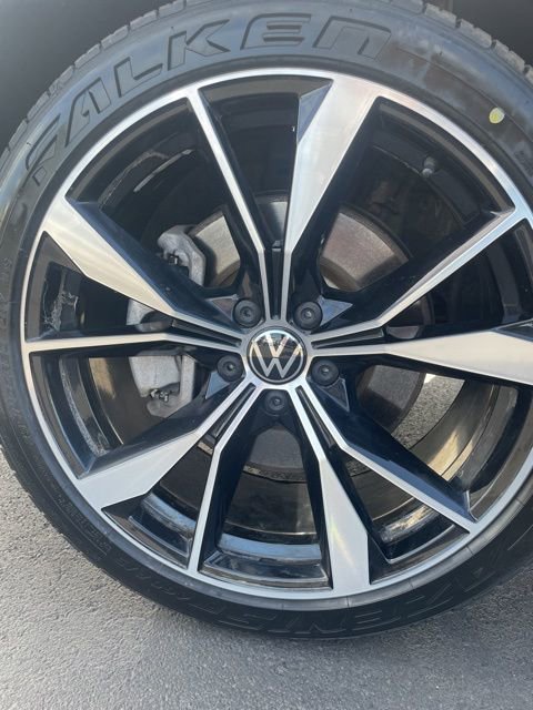 Used 2022 Volkswagen Tiguan SEL R-Line image 9