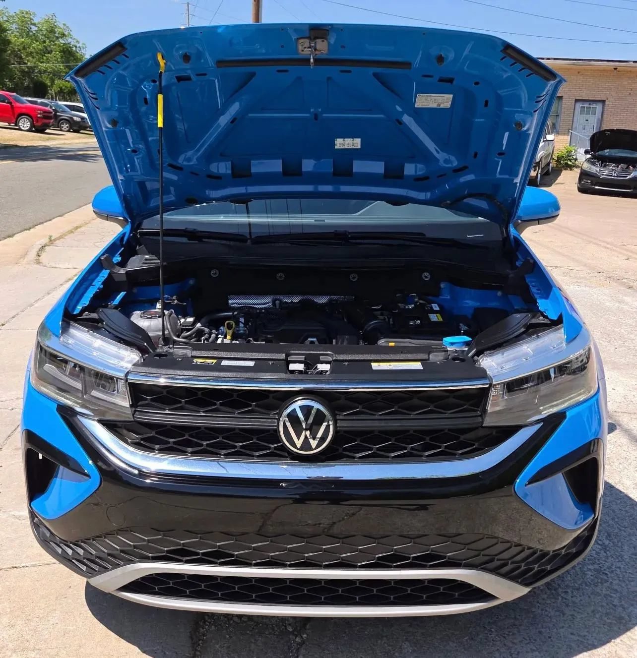 Used 2022 Volkswagen Taos SE w/ Panoramic Sunroof Package FWD image 5