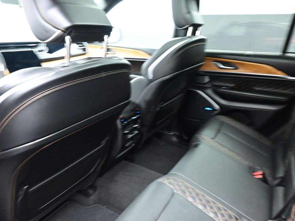 Used 2022 Jeep Grand Cherokee Summit image 12