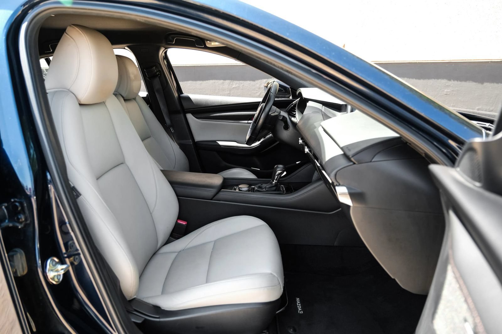 Used 2019 MAZDA MAZDA3 Hatchback w/ Preferred Package FWD image 30