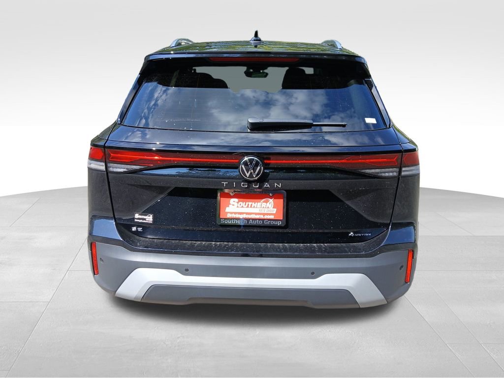 New 2025 Volkswagen Tiguan SE image 4