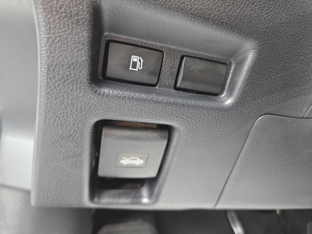 Used 2019 Lexus UX 250h w/ Premium Package AWD/4WD image 17