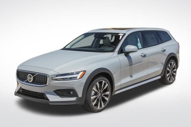 New 2025 Volvo V60 B5 Cross Country Ultra w/ Protection Package Premier image 3