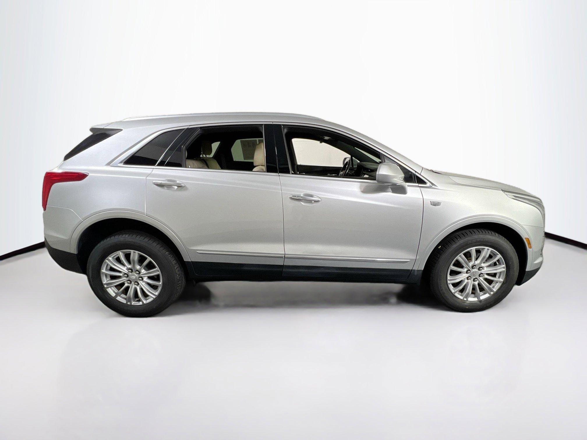 Used 2018 Cadillac XT5 AWD image 4