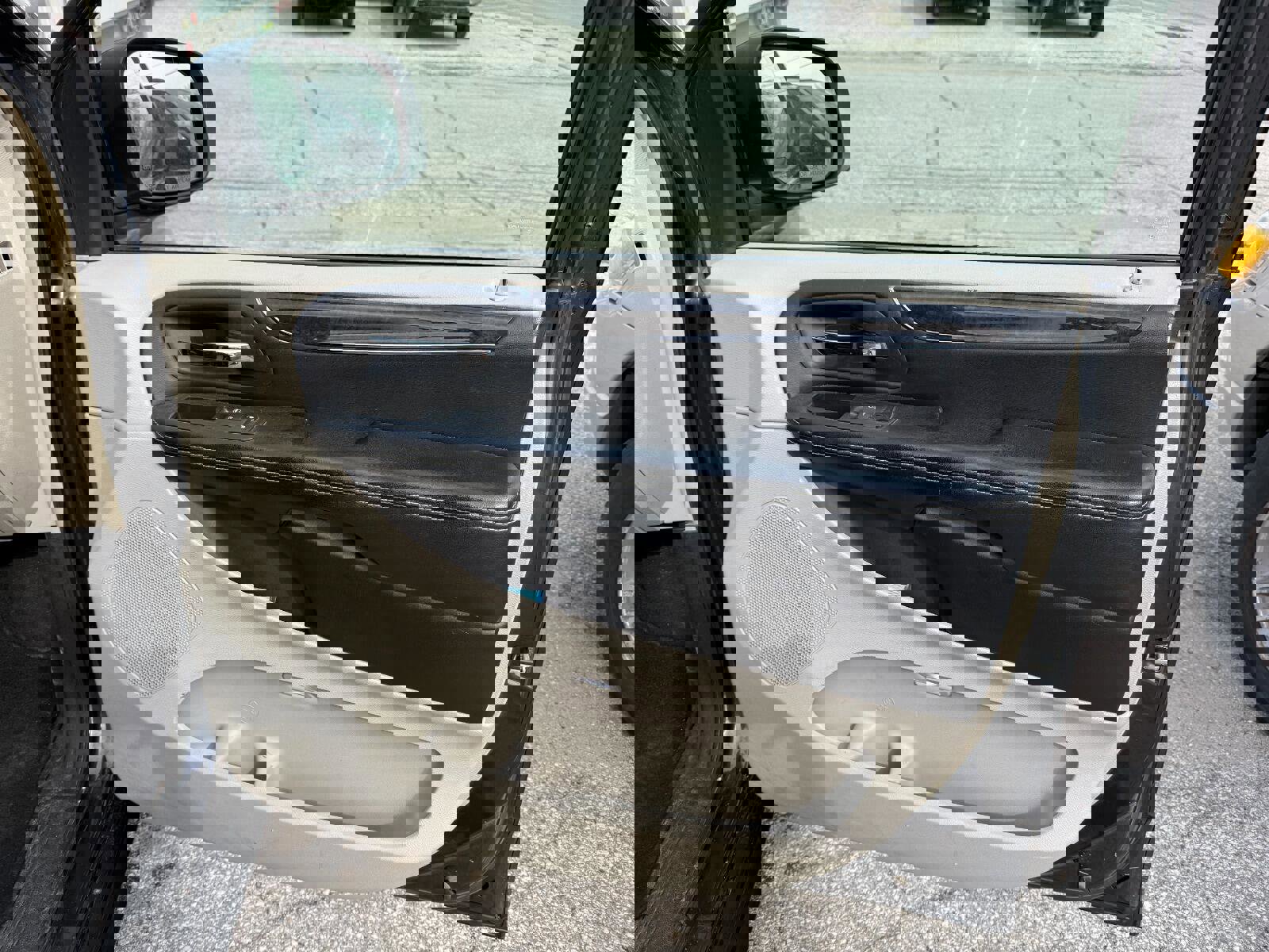 Used 2012 Chrysler Town & Country Touring image 12