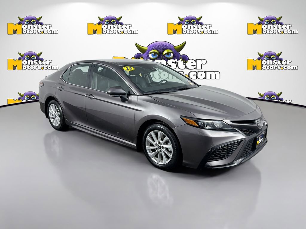 Used 2023 Toyota Camry SE image 3