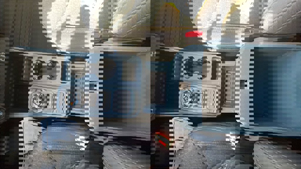 New 2025 Ford Maverick XLT w/ XLT Luxury Package image 13