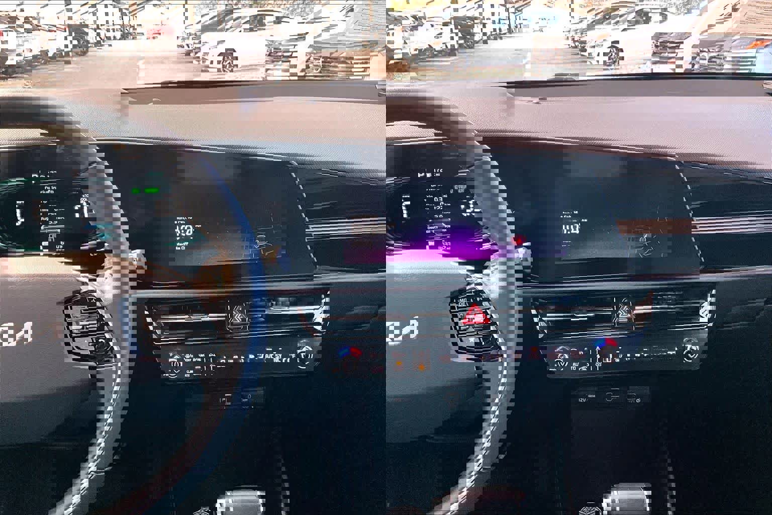 Used 2023 Kia Niro SX image 7