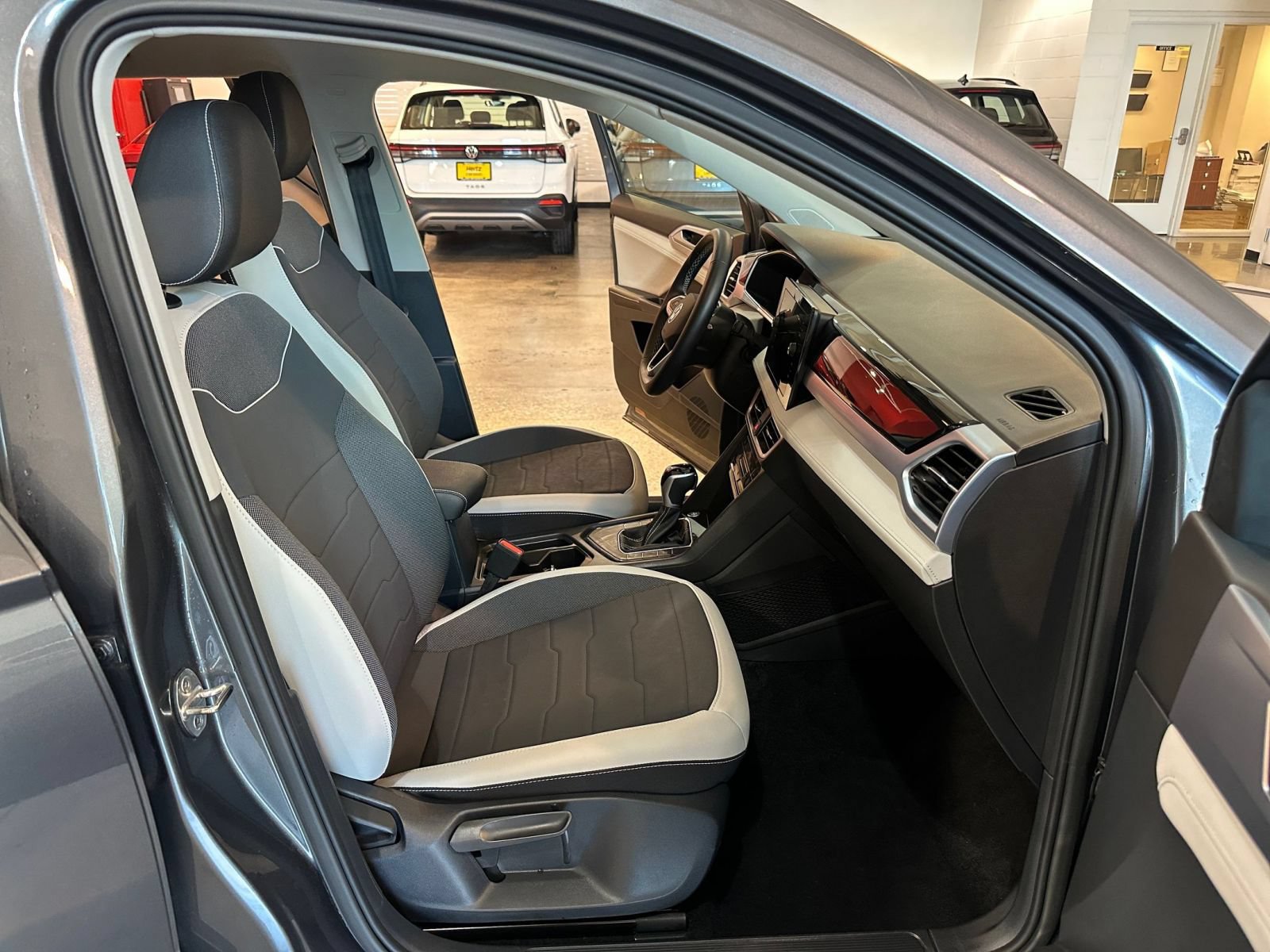 Used 2026 Volkswagen Taos SE FWD image 36