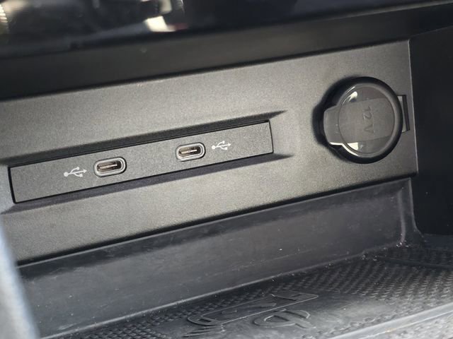 Used 2023 Volkswagen Taos SE w/ Panoramic Sunroof Package image 9