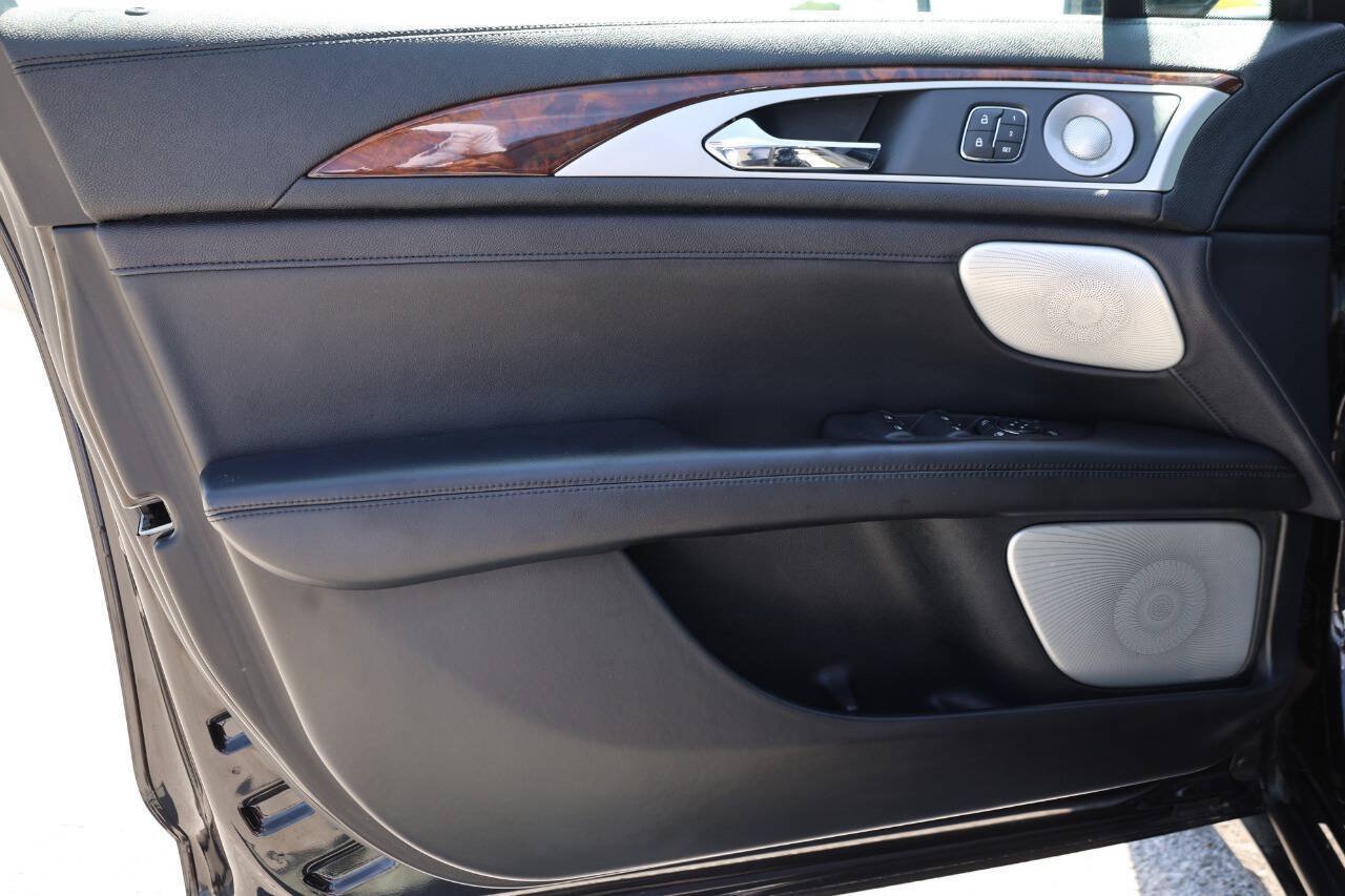 Used 2020 Lincoln MKZ Reserve w/ Luxury Package FWD image 12