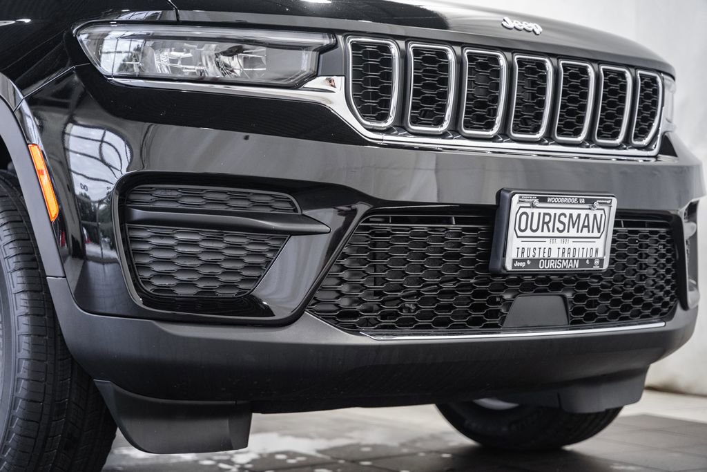 New 2025 Jeep Grand Cherokee Laredo X w/ Luxury Tech Group I image 14
