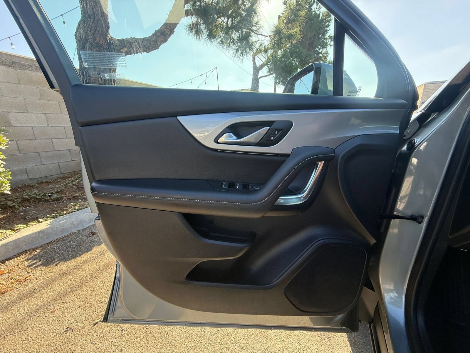 Used 2025 Chevrolet Blazer LT FWD image 18