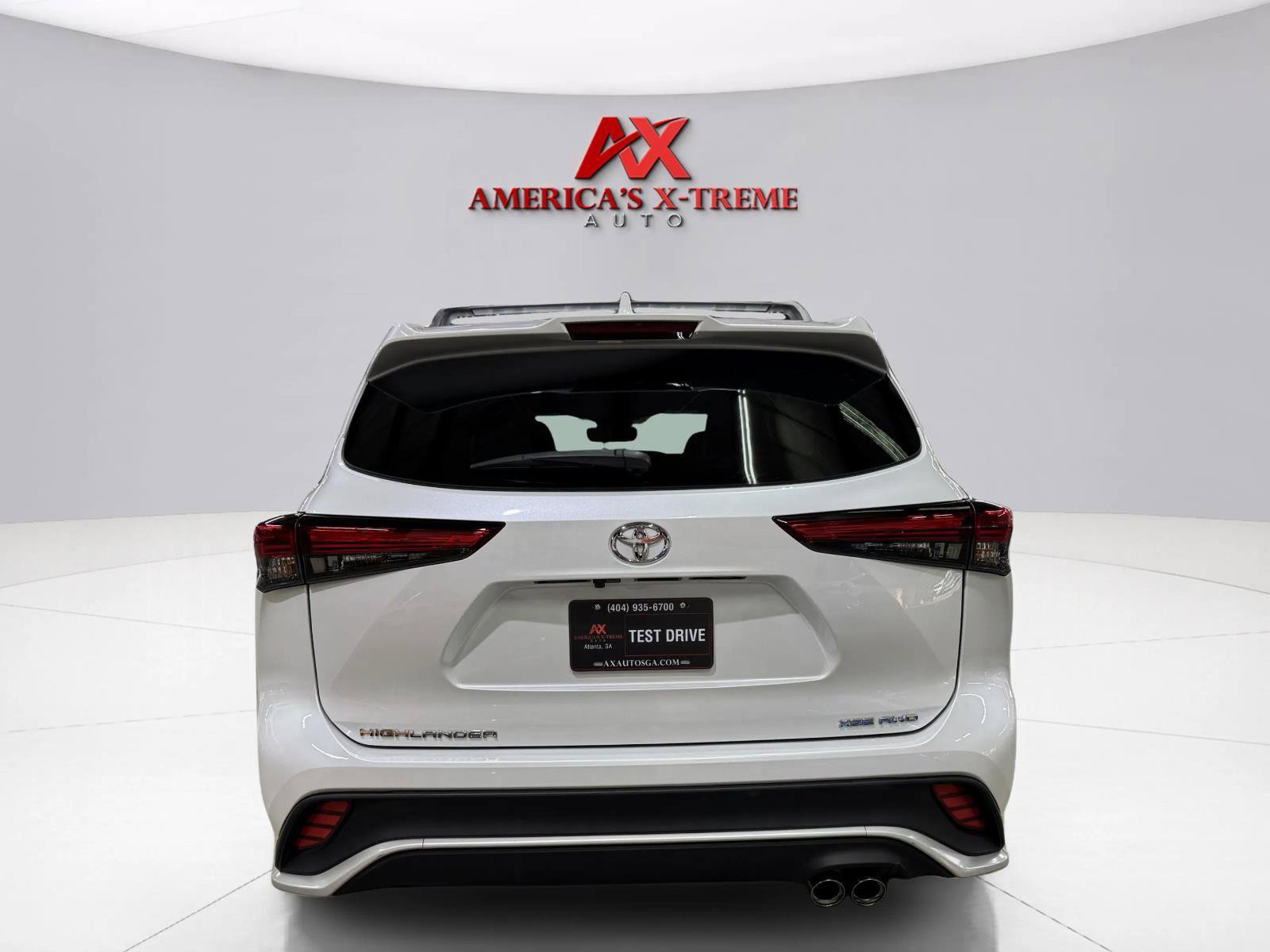 Used 2023 Toyota Highlander XSE AWD/4WD image 6