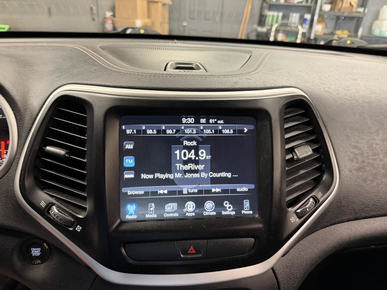 Used 2018 Jeep Cherokee Latitude Plus w/ Comfort/Convenience Group AWD/4WD image 13