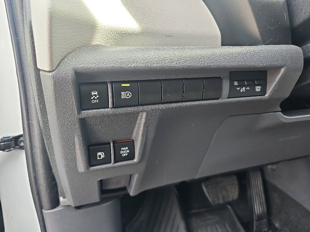 Used 2024 Toyota Sienna XLE AWD/4WD image 14