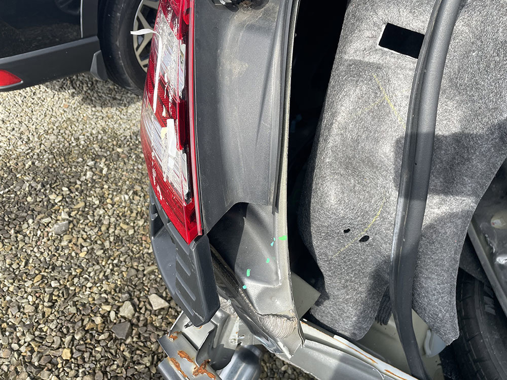 Used 2018 Ford Taurus SEL w/ Equipment Group 201A image 2